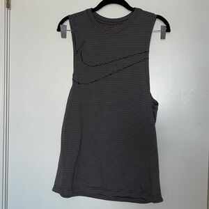 Nike - tank - NWOT - size small